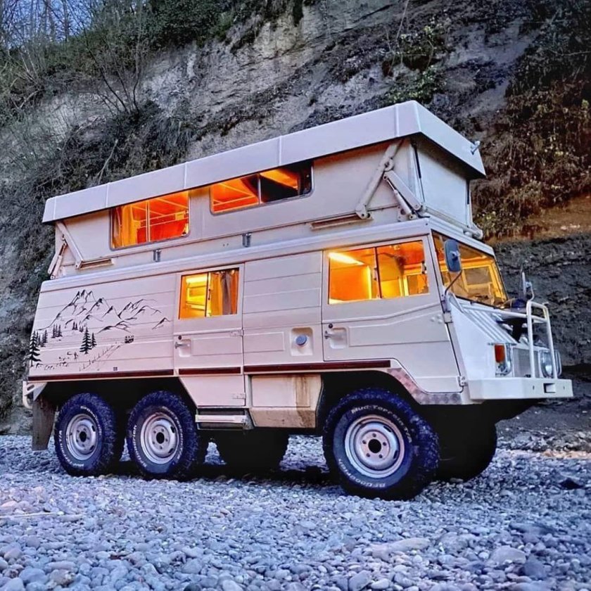 Pinzgauer 718 6x6 кемпер
