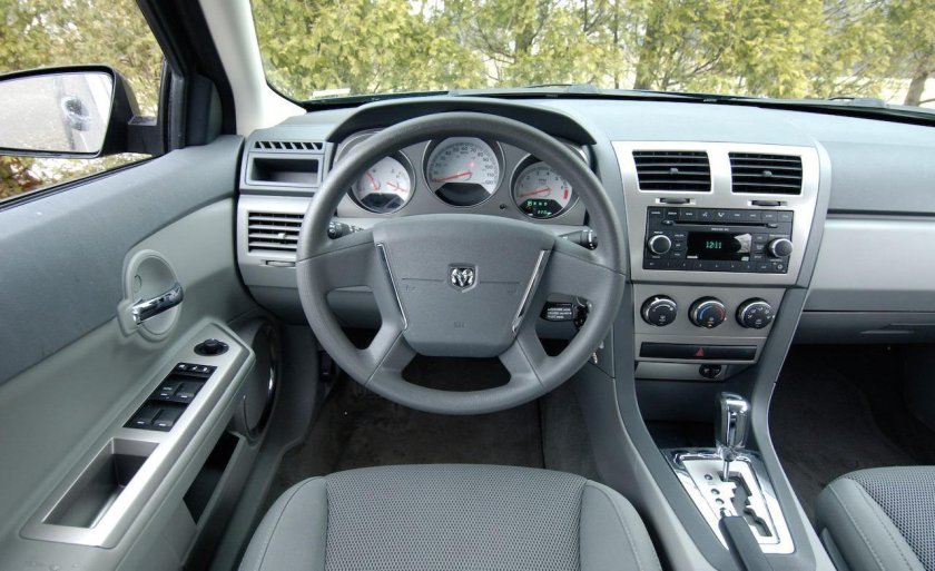 Dodge Avenger 2008 салон