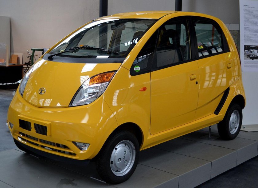 Машина Tata Nano