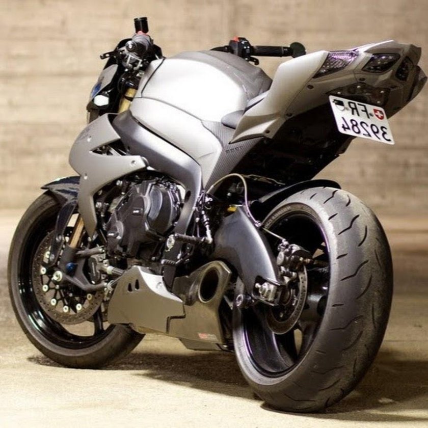 Мотоцикл нейкед Сузуки