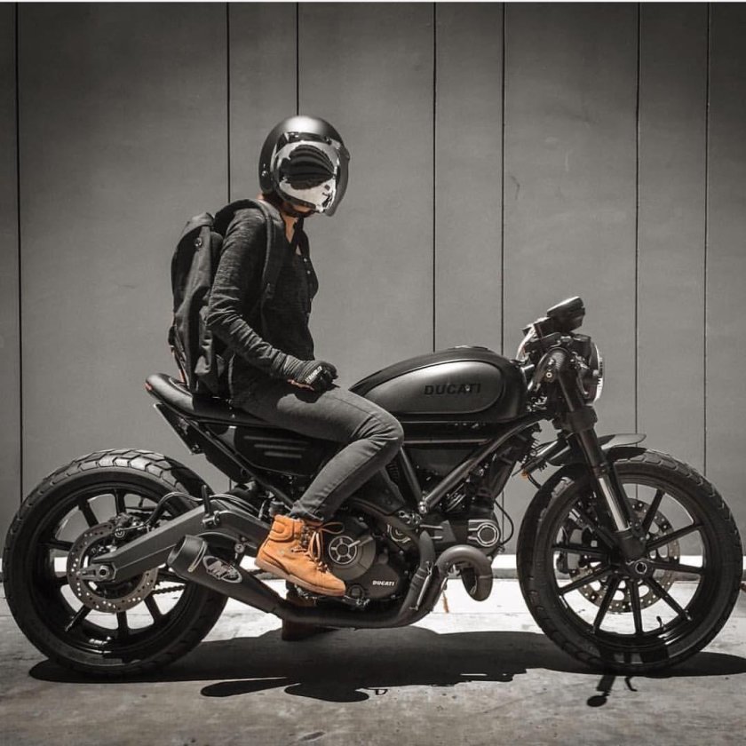 Дукати скремблер мотоцикл