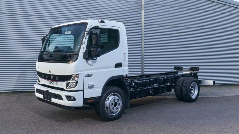 Митсубиси Фусо с цистерной