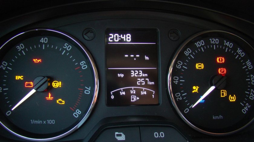 Индикатор давления масла Шкода Октавия а5