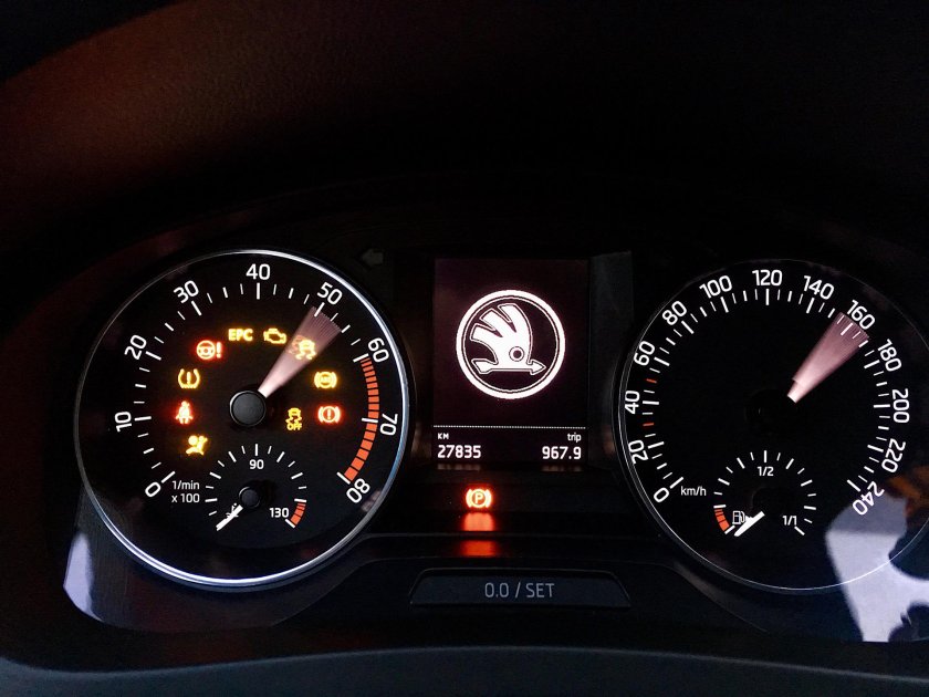 Панель приборов Шкода Рапид 2021