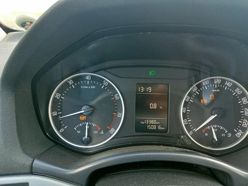 Шкода Октавия горит лампочка АБС