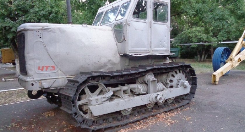 ДТ-100 трактор