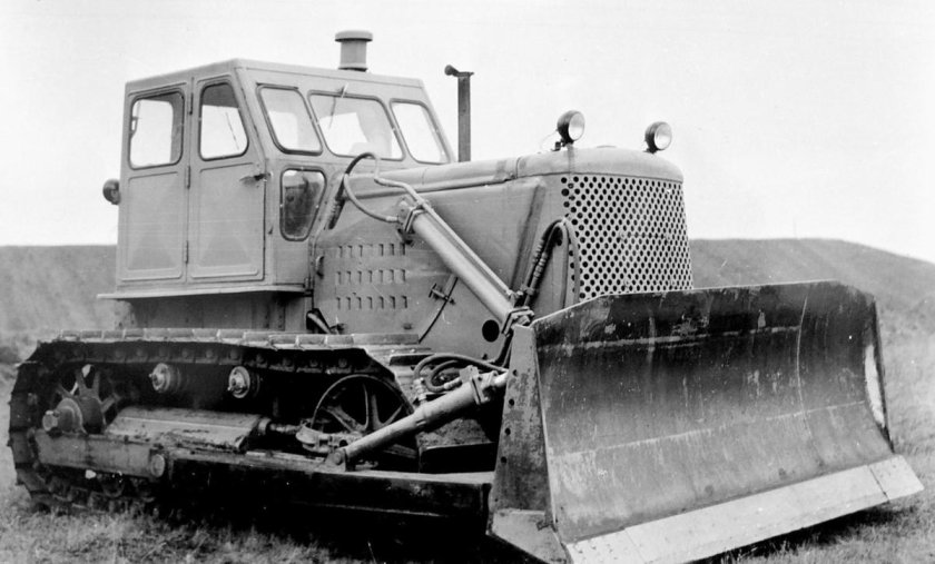 Трактор ЧТЗ 100