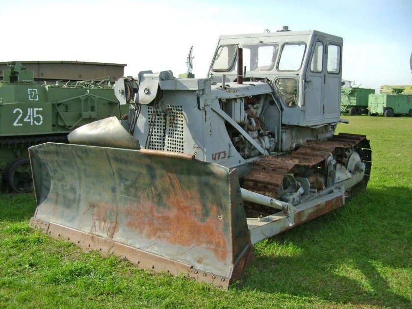 Трактор ЧТЗ 100