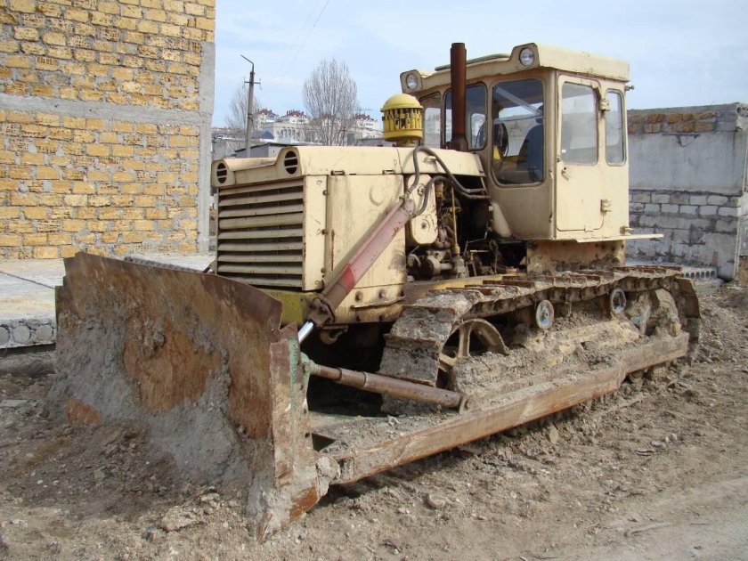Трактор гусеничный т-130