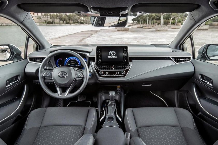 Новая Тойота Королла 2019 салон