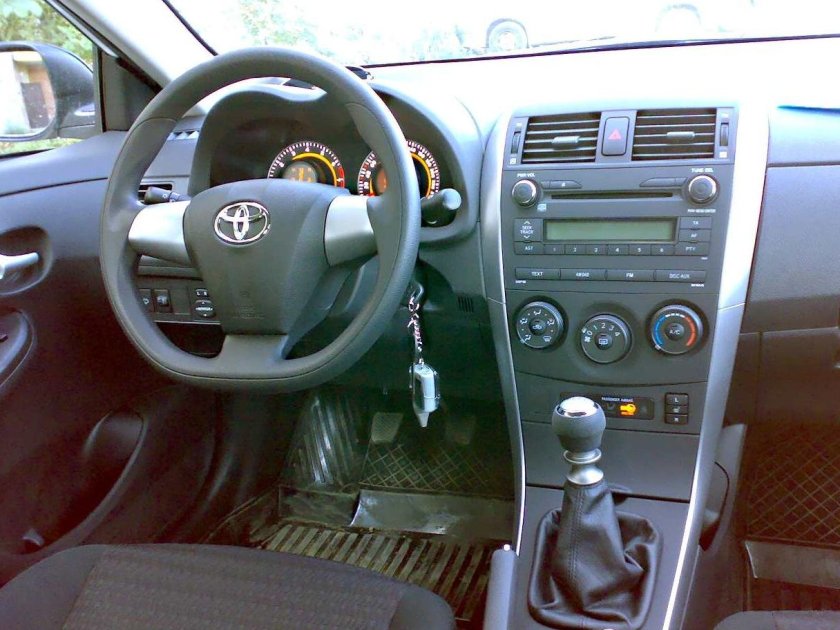Toyota Corolla e150 салон