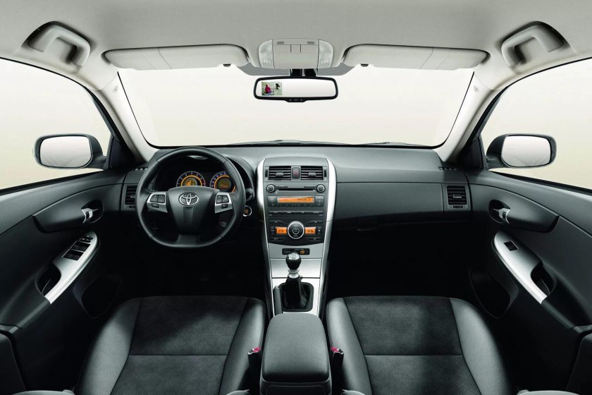 Salon Toyota Corolla 2011