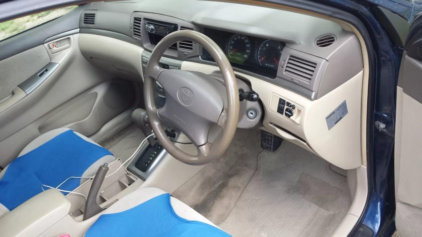 Тойота Королла 120 кузов бежевый салон