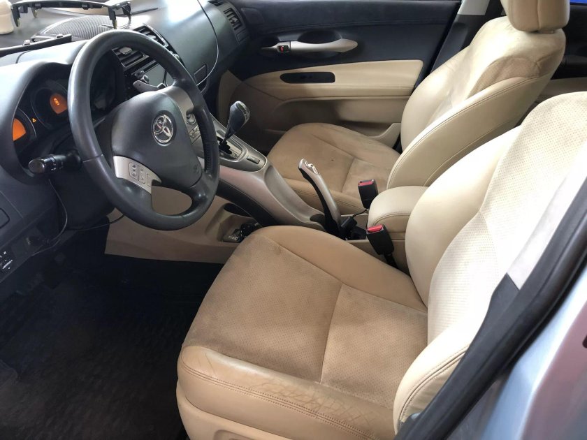 Тойота аурис 2008 салон