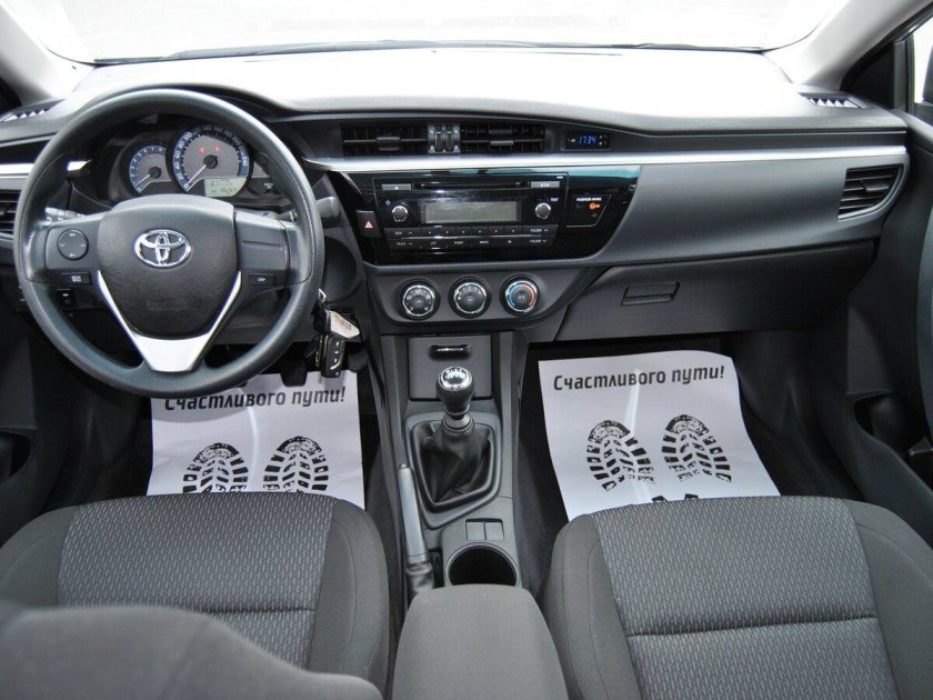 Toyota Corolla 2013 салон