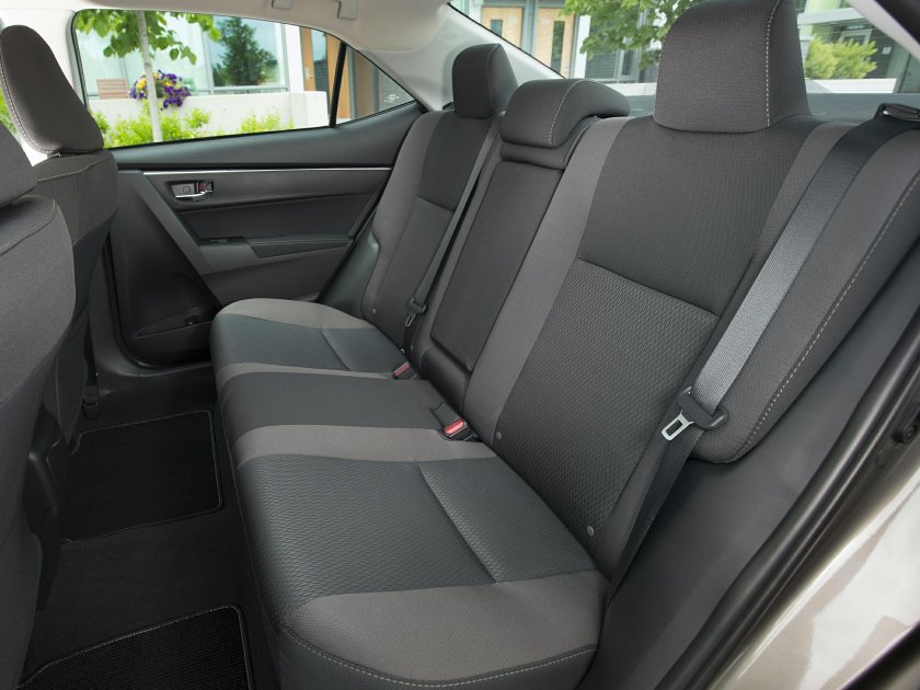 Тойота Королла салон сзади