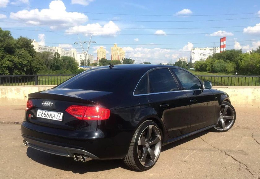 Черная Ауди s6 с4