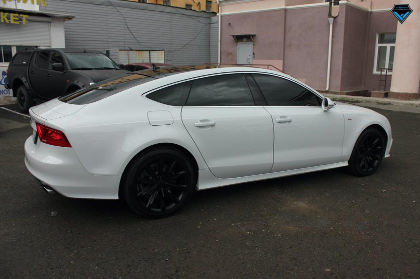 Ауди а 7 белый диски черные