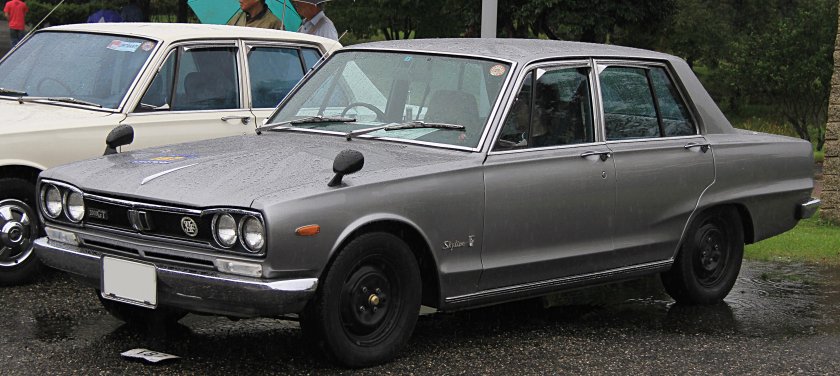 Nissan Skyline 2000 sedan