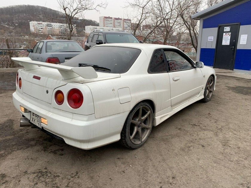 Ниссан Скайлайн 98 года