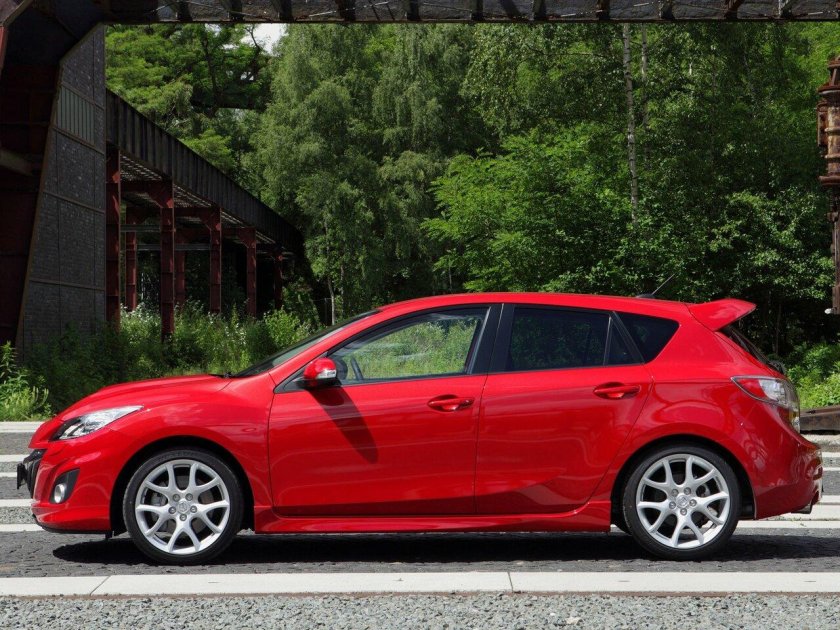 Mazda 3 2 поколение хэтчбек