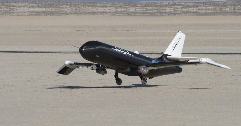 Адаптивное крыло самолета