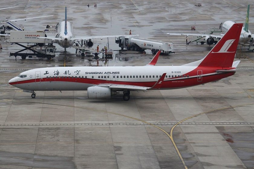 Shanghai airlines 737 800