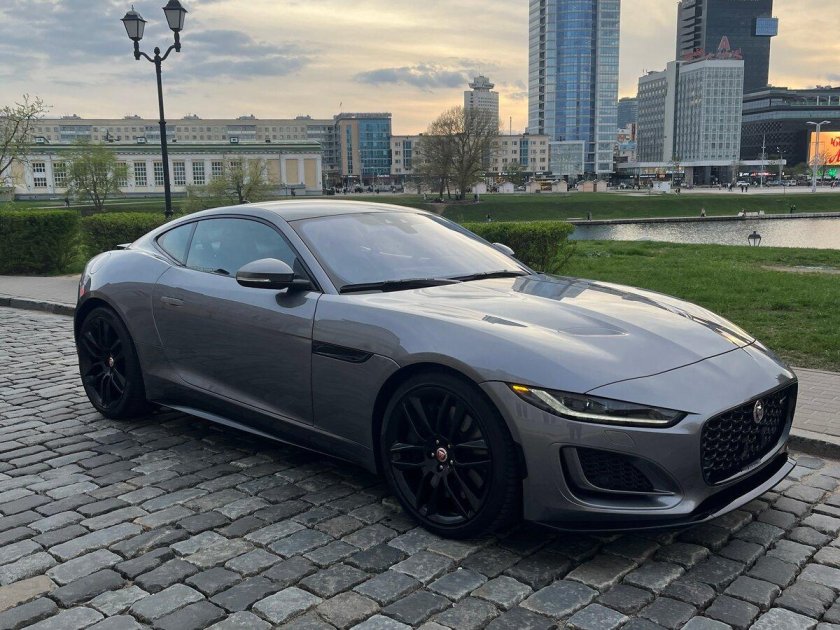 Jaguar f type 2021