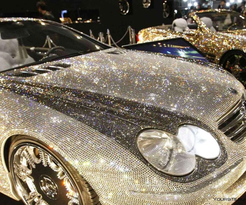 Розовая блестящая машина