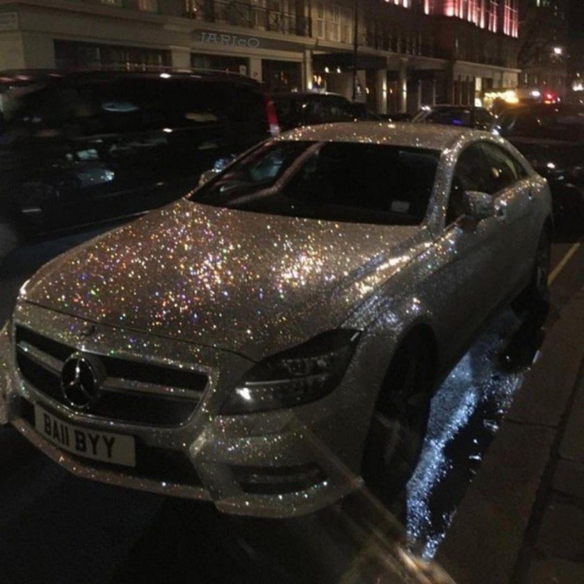 Блестящий автомобиль