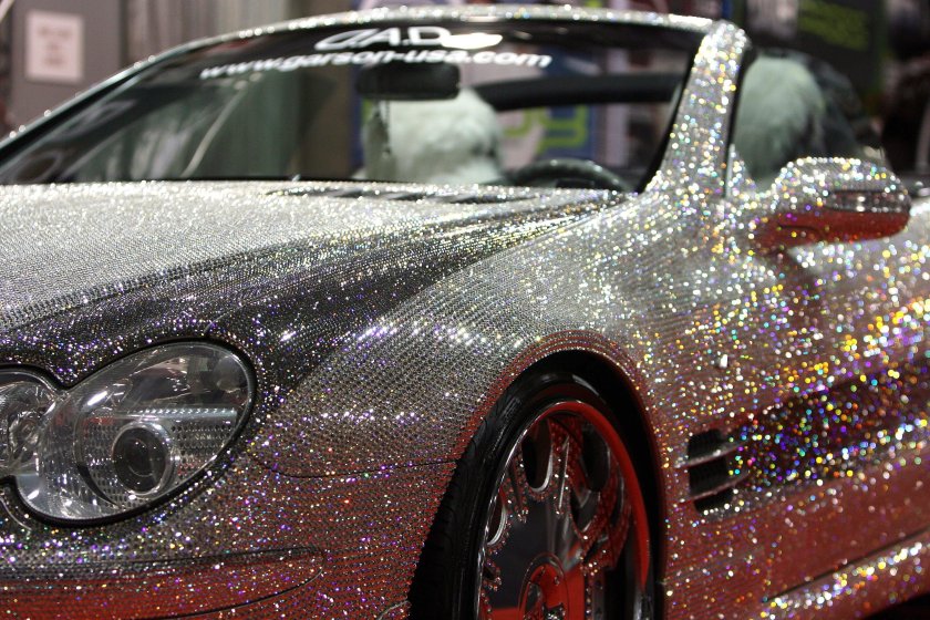 Мерседес в кристаллах Сваровски