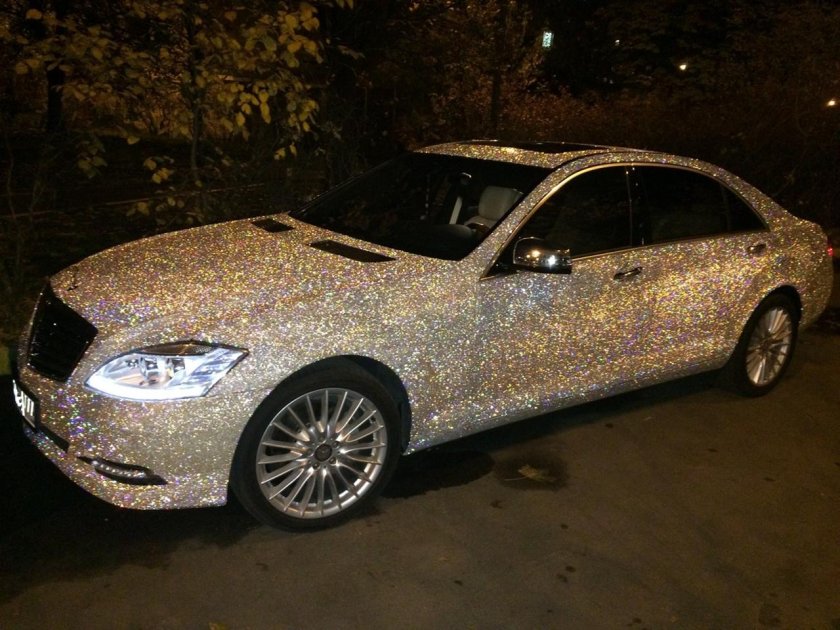 Машина в стразах