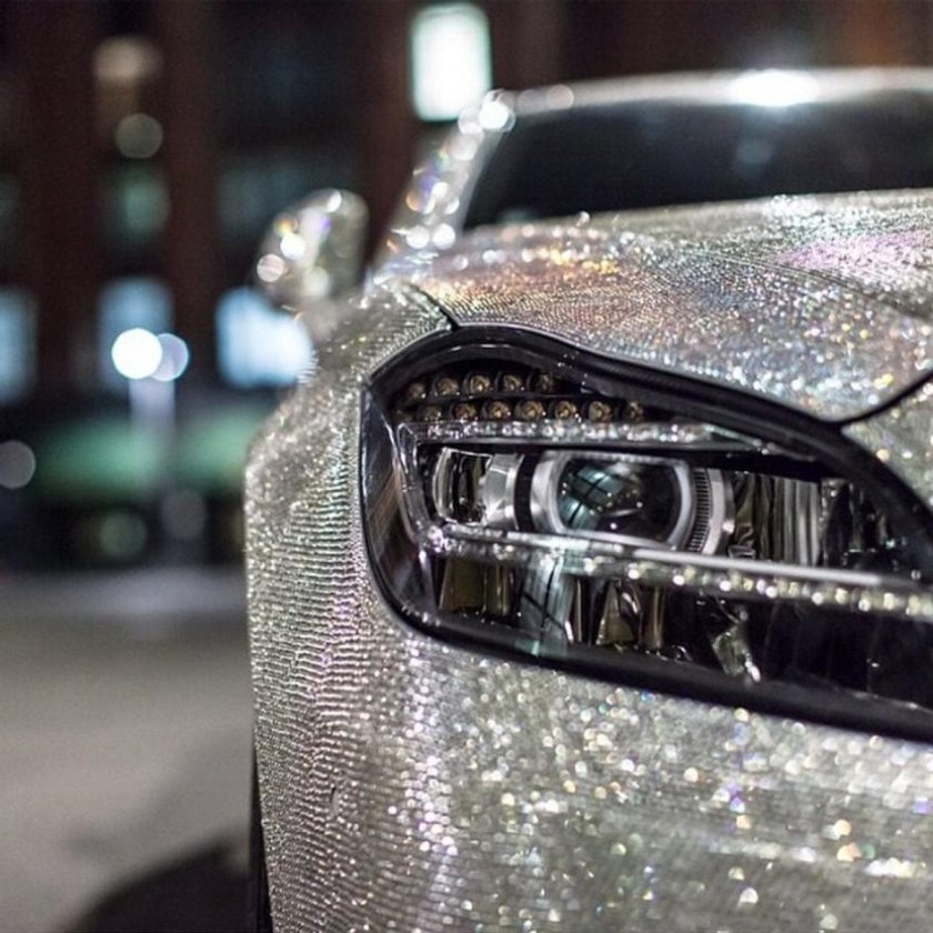 Мерседес Бенц в стразах Сваровски