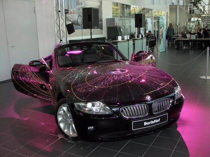 Машина БМВ блестящая