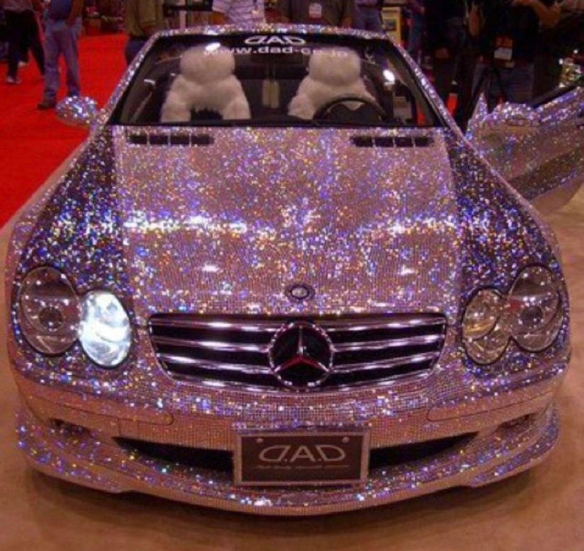 Машина в стразах