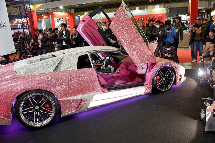 Ламборджини розовая блестящая