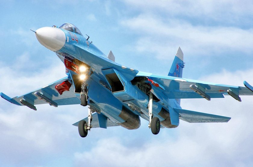 Самолет Су 27