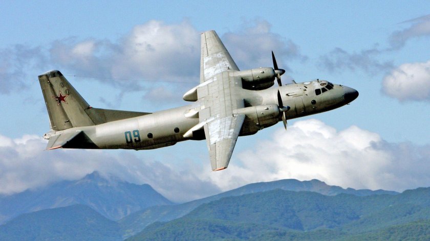 Ан 26 военно транспортный самолет