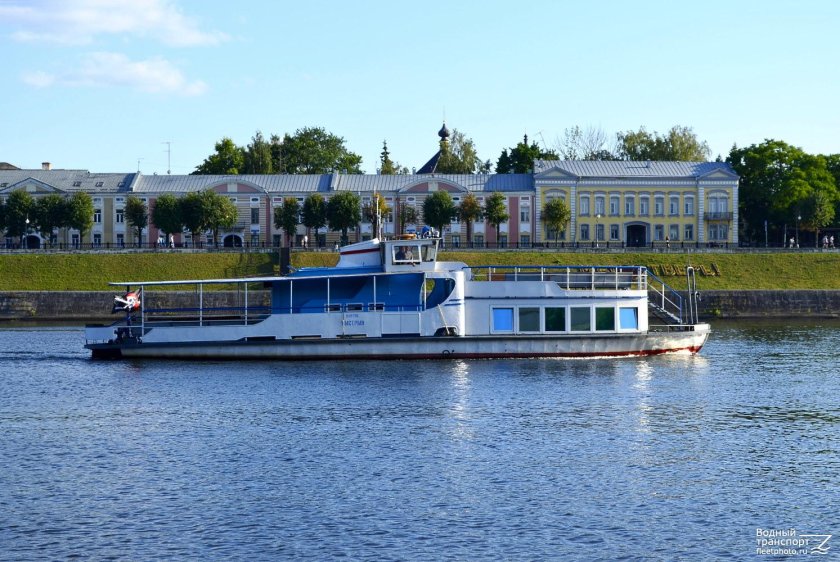 Теплоход Гурьев буксир