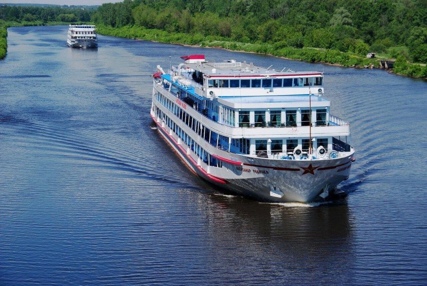 Волга судоходная река