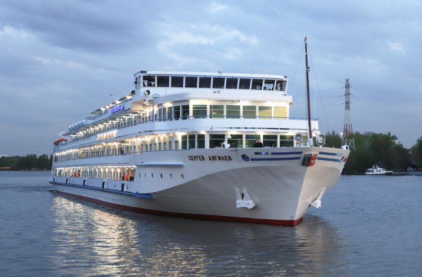Теплоход владимир маяковский пермь