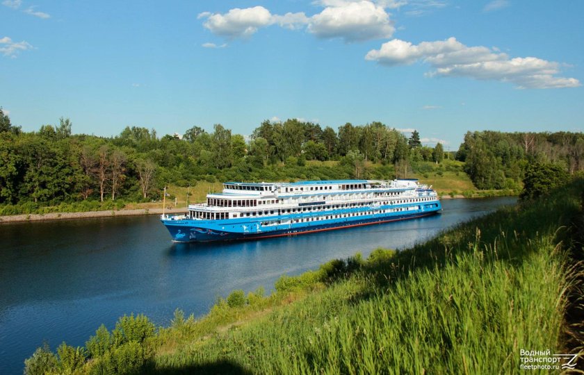 Волга судоходная река