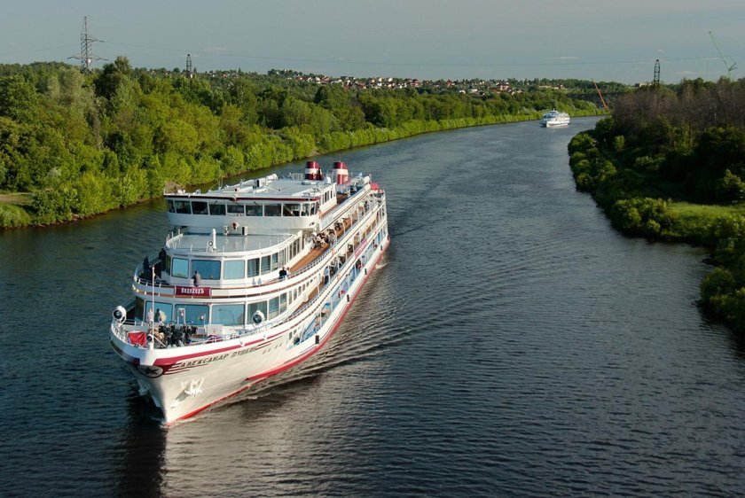 Волга судоходная река