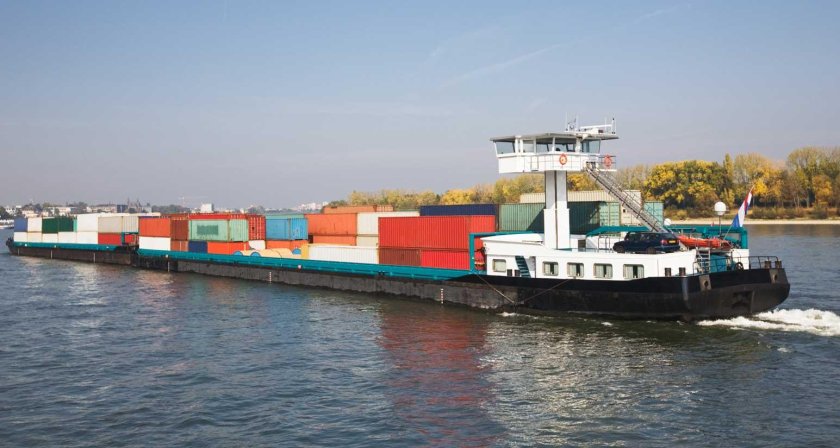 Грузовая баржа Череповец