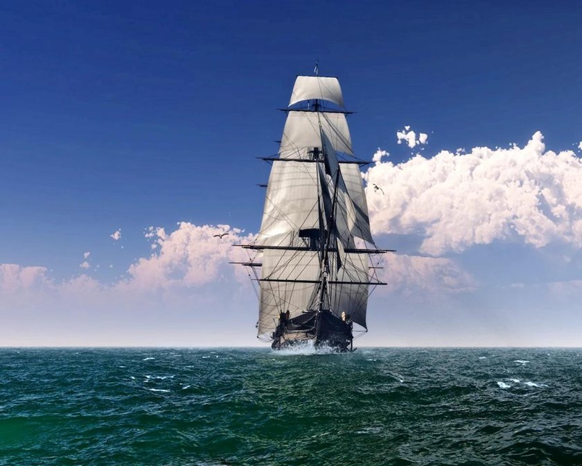 Парусник в море