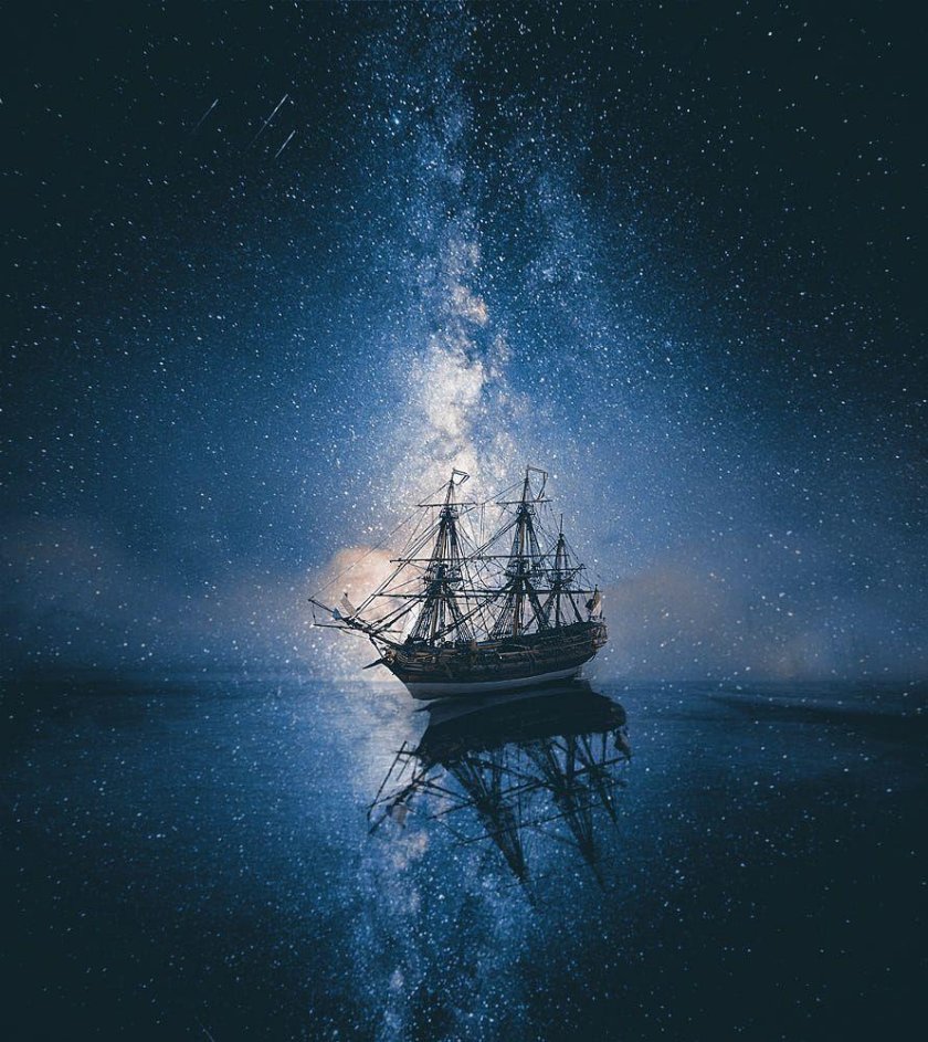 Ночное море с кораблем