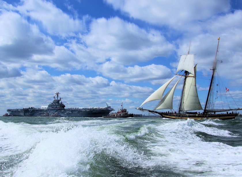 Обои корабль в море