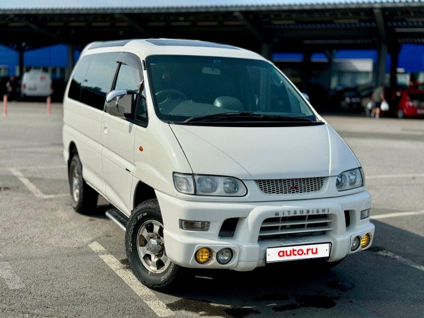 Mitsubishi delica 2002