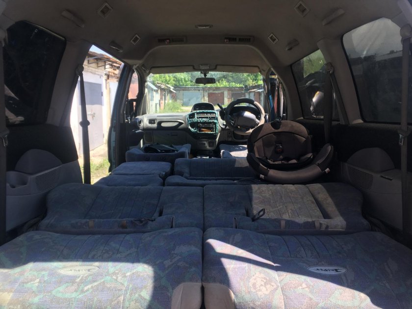 Митсубиси Делика салон