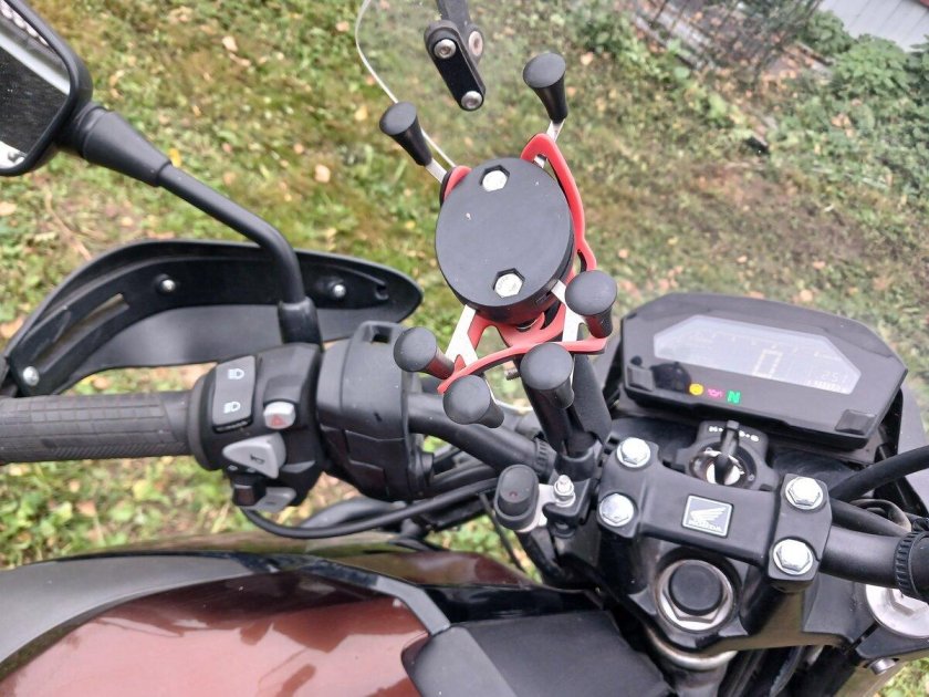 Держатель для телефона на мотоцикл